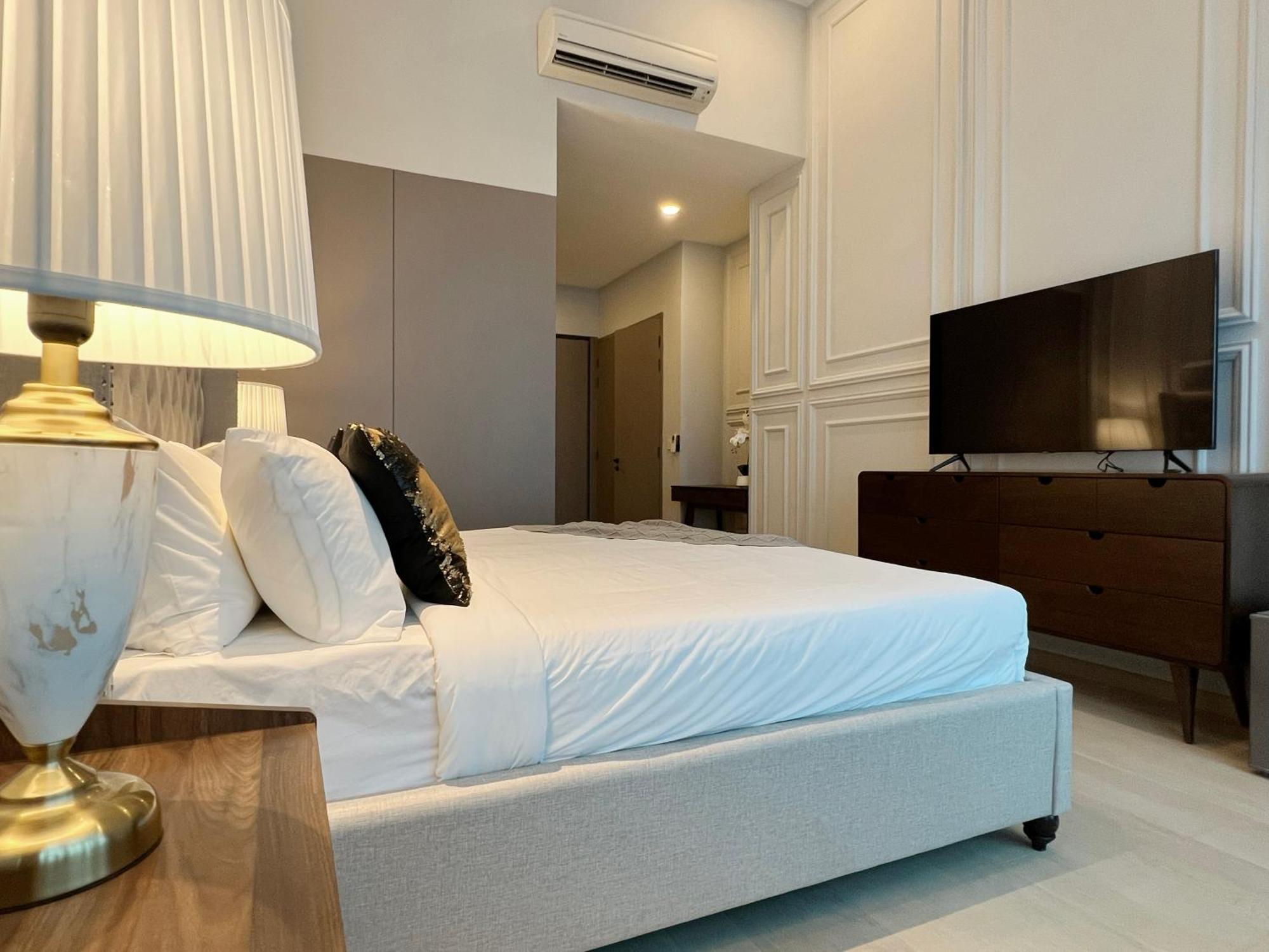 The Eaton Residences By Times 8 *
