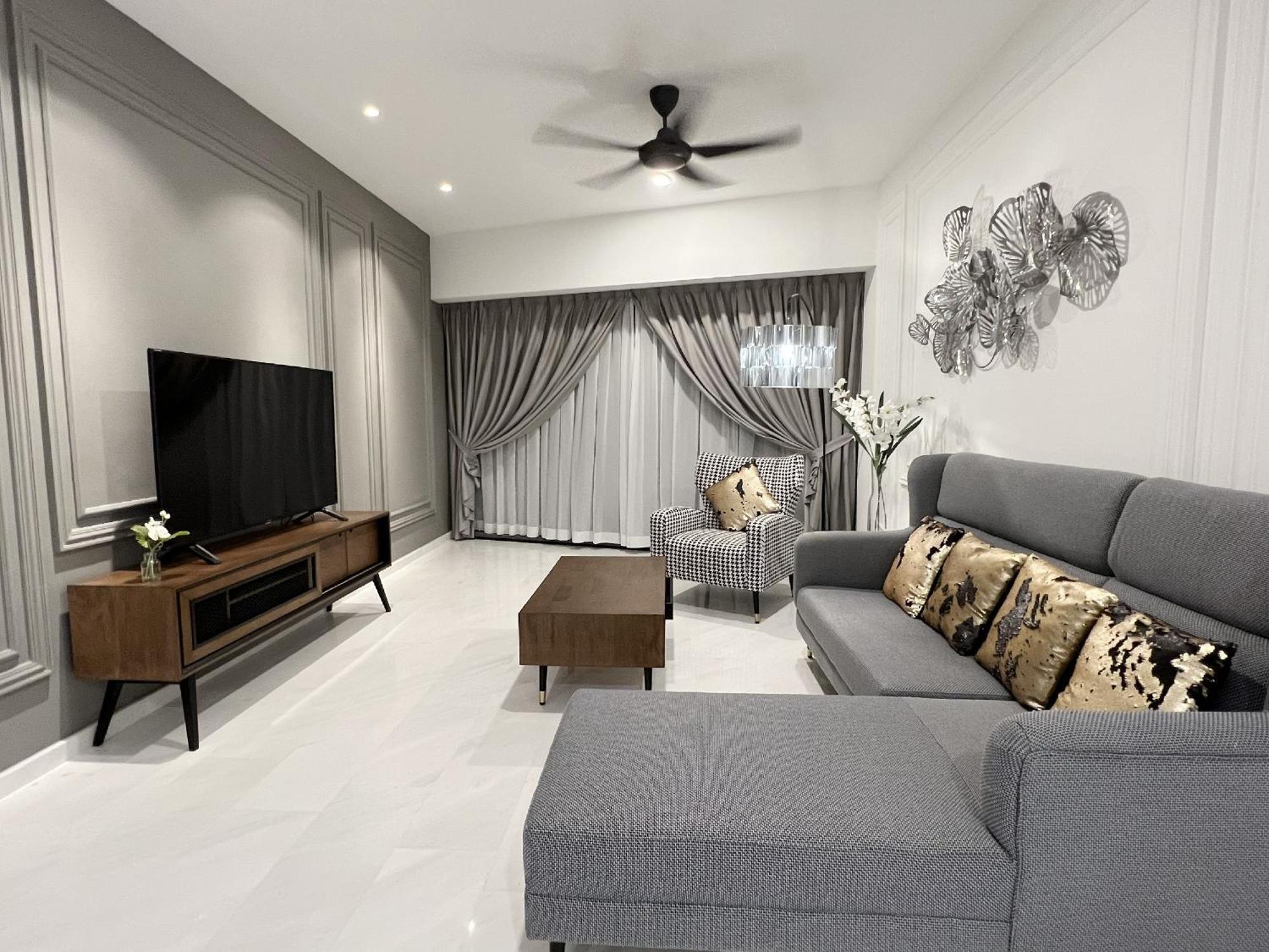 The Eaton Residences By Times 8 Aparthotel *