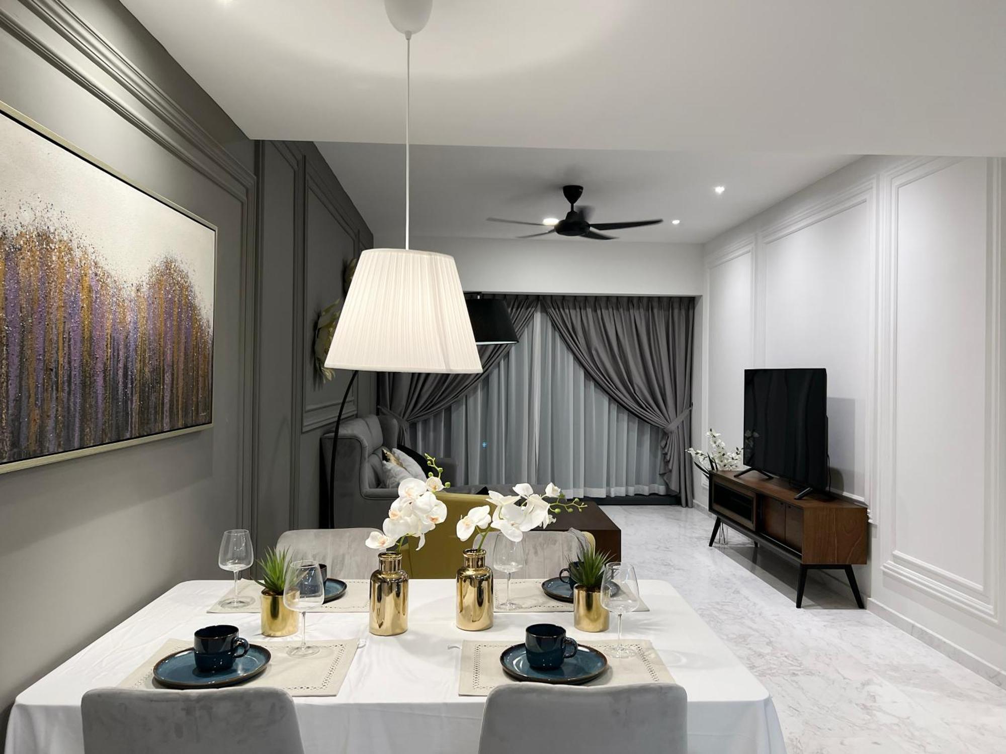Aparthotel The Eaton Residences By Times 8 *